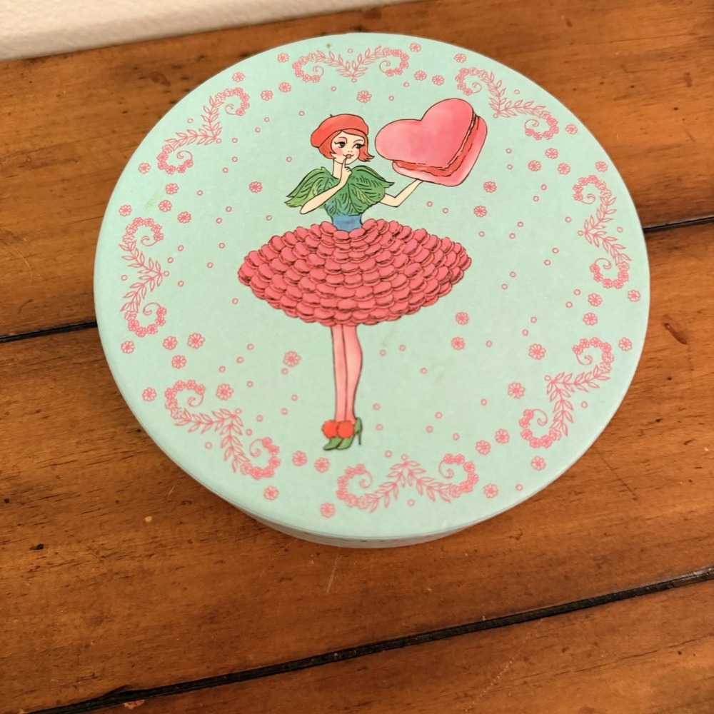 Laduree Paris‎ Exclusive Box (empty) Mademoiselle Macaron, RARE Limited Ed. 2017